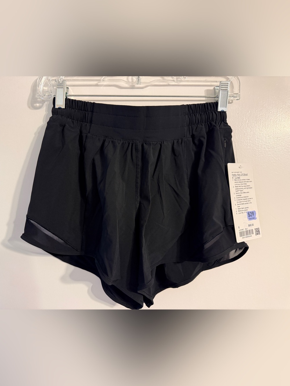 lululemon athletica Hotty Hot LR Short 4” Lined Size 6 - Black